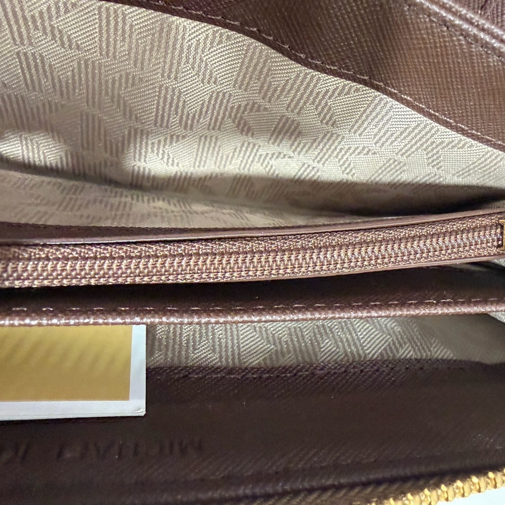 NWOT Michael Kors Beige/Brown MK Logo Zip Wallet - Picture 10 of 11